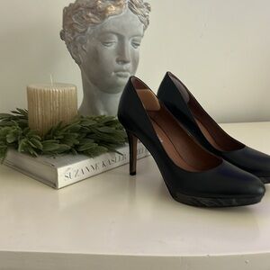 Donald J Pliner Platform Pump Snake Embossed size 6.5M